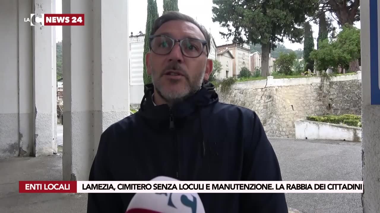 Lamezia, cimitero senza loculi e manutenzione: la rabbia dei cittadini