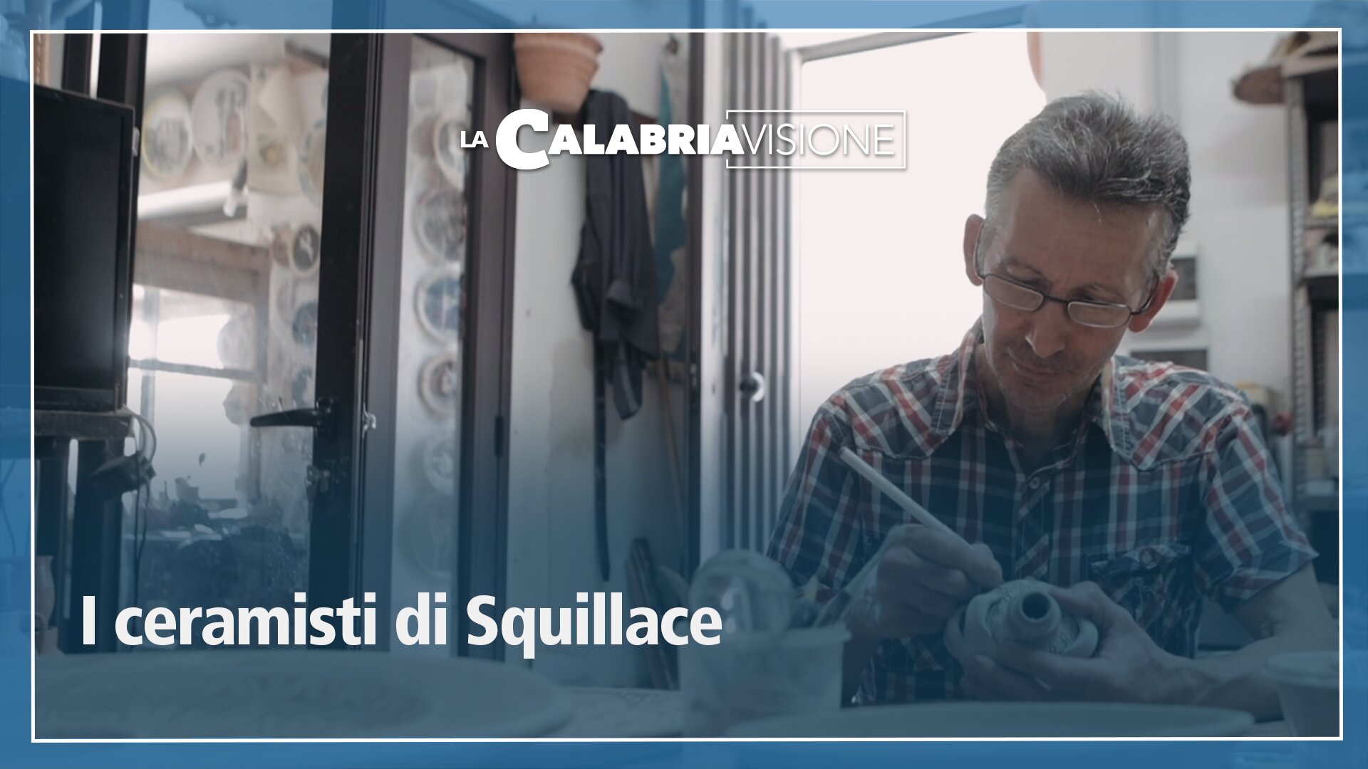 Argilla e tanta passione: l’arte della ceramica rivive nel laboratorio di Agazio a Squillace