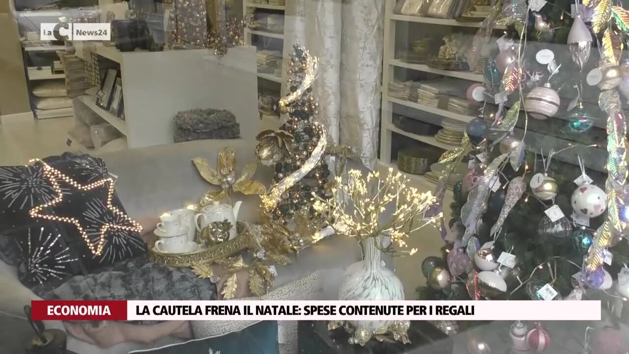 La cautela frena il Natale: spese contenute per i regali