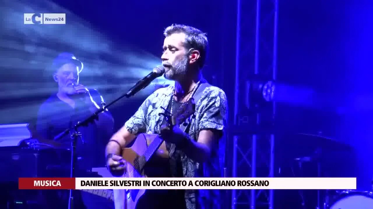 Corigliano Rossano, la piazza canta con Daniele Silvestri e la sua band: «Stasera casa nostra è qui»