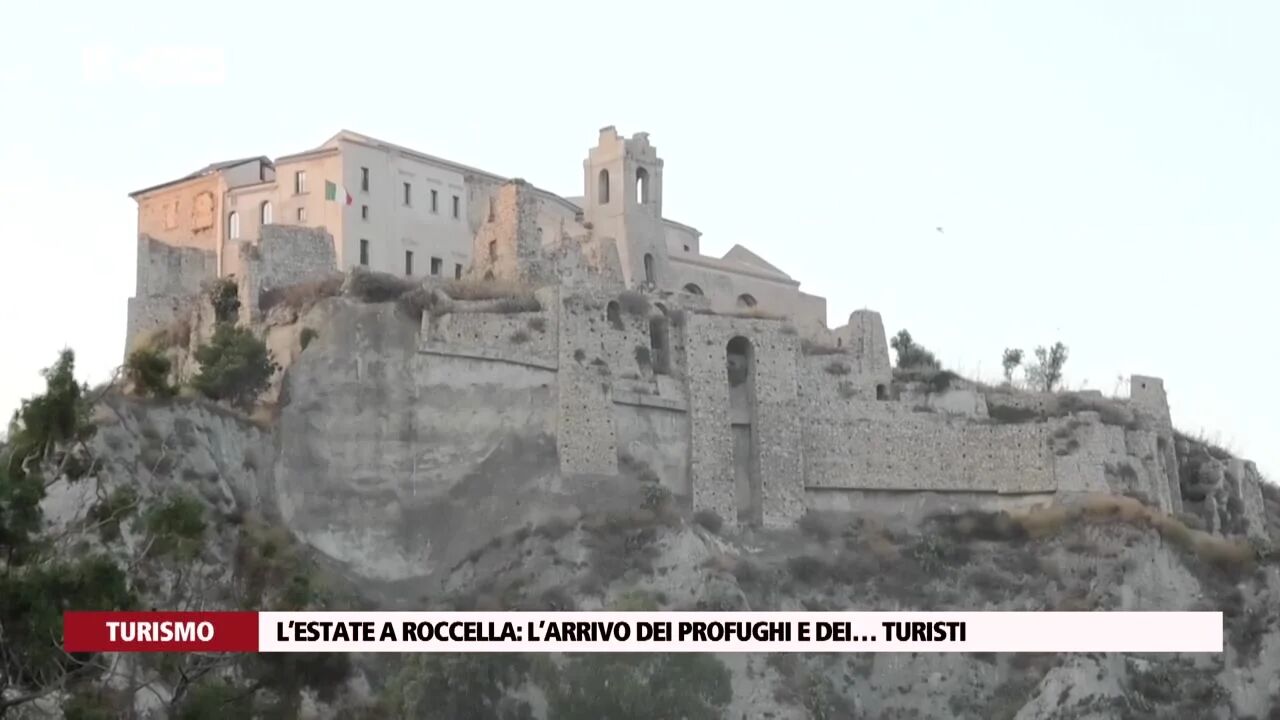 L’estate a Roccella: l’arrivo dei profughi e dei… turisti
