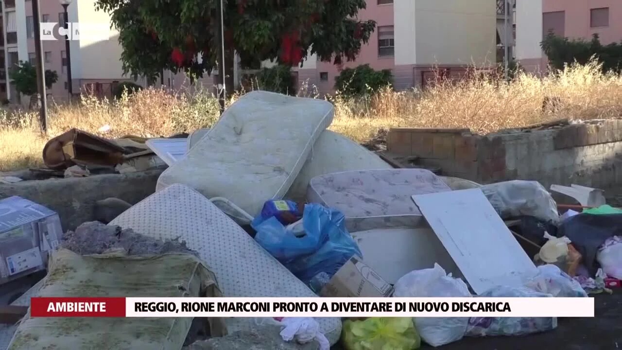 Reggio, rione Marconi di nuovo discarica a cielo aperto