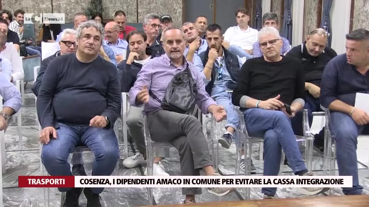 Cosenza, i dipendenti Amaco in Comune per evitare la cassa integrazione