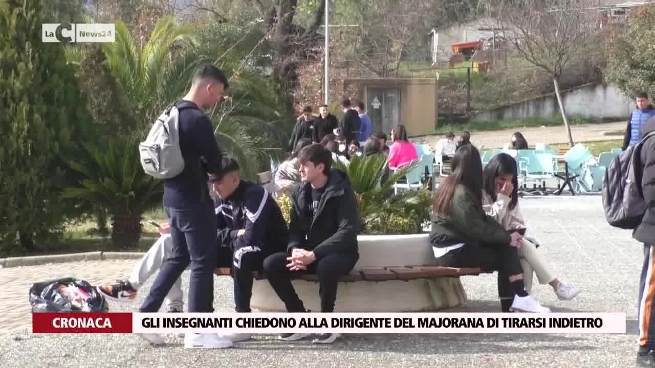 Gli insegnanti chiedono alla dirigente del Majorana di tirarsi indietro