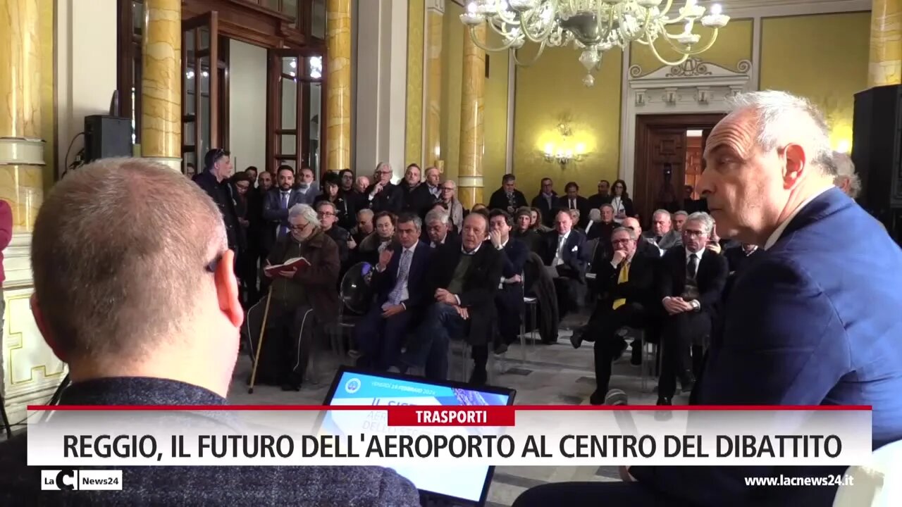 Reggio, il futuro dell'aeroporto al centro del dibattito