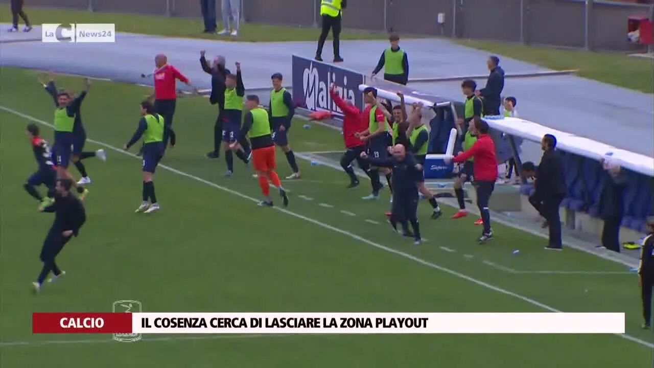 Il Cosenza cerca di lasciare la zona playout