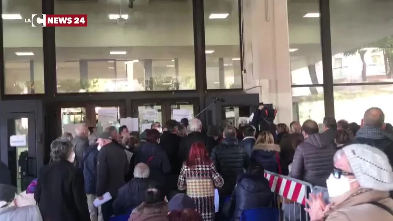 Reggio, vaccini finiti e caos a Palazzo Campanella