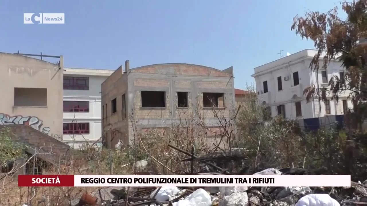 Reggio centro polifunzionale di Tremulini tra i rifiuti