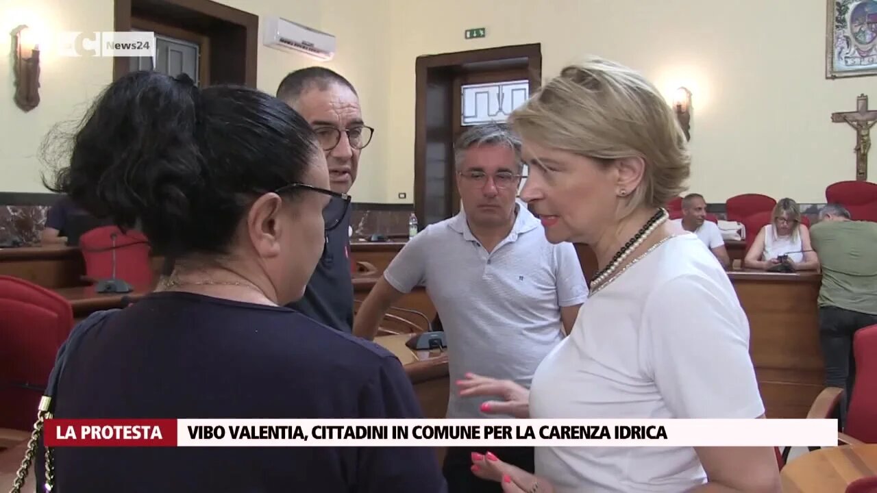 Emergenza acqua a Vibo: il sindaco revoca il divieto d’utilizzo, stamattina protesta dei cittadini in Comune