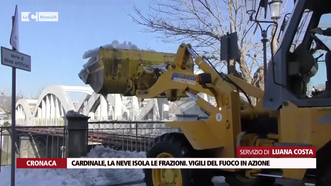 Cardinale, la neve isola le frazioni. Vigili del fuoco in azione