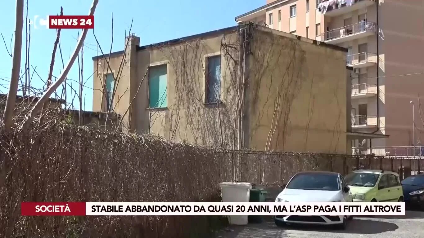 Stabile abbandonato da quasi 20 anni a Lamezia, ma l’Asp paga i fitti altrove
