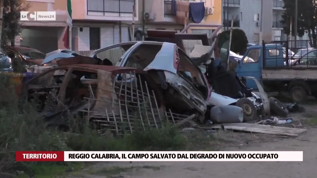 Reggio Calabria, il campo salvato dal degrado di nuovo occupato