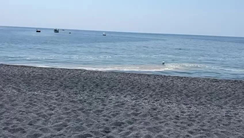 Nel mare chiazza marrone a San Nicola Arcella, la segnalazione shock di un turista | VIDEO