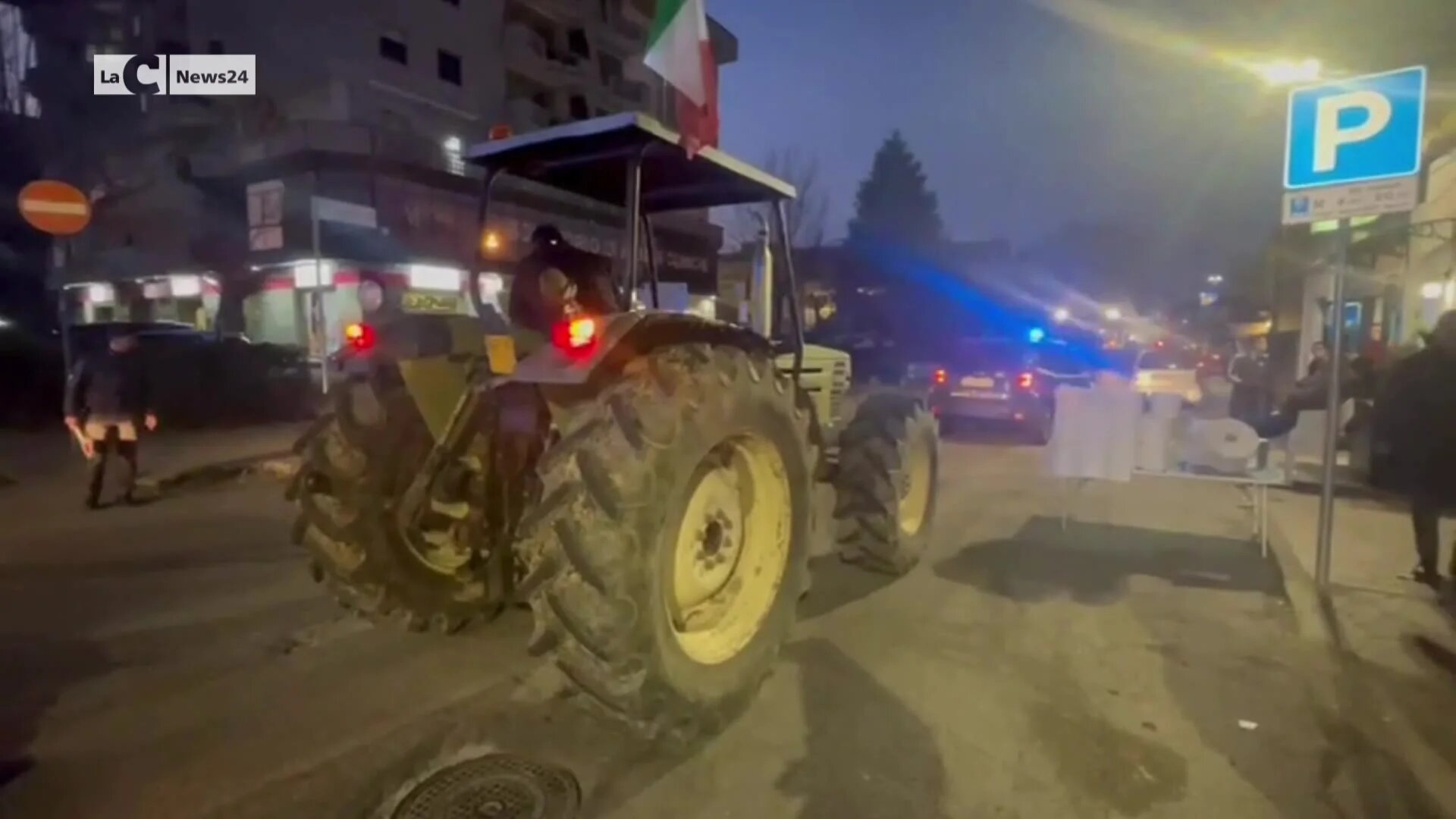 Quattromiglia di Rende bloccata dai trattori