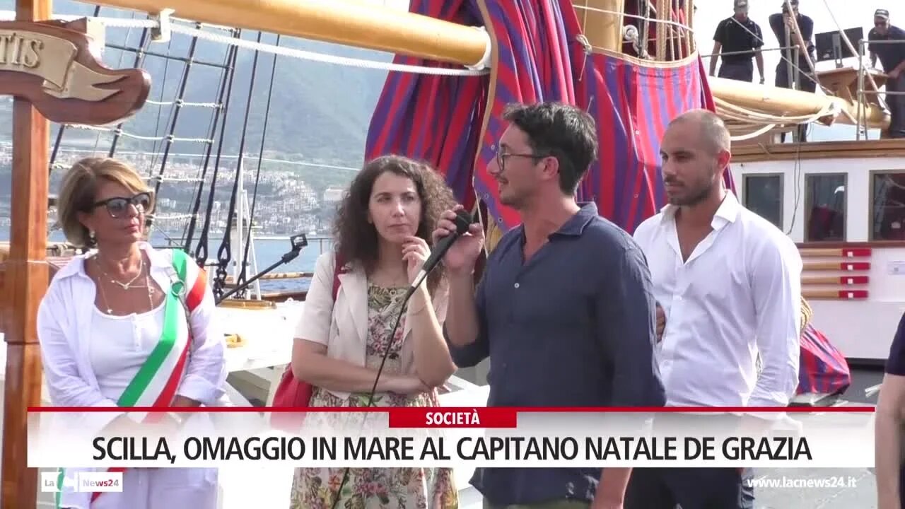 Scilla, omaggio in mare al capitano Natale De Grazia