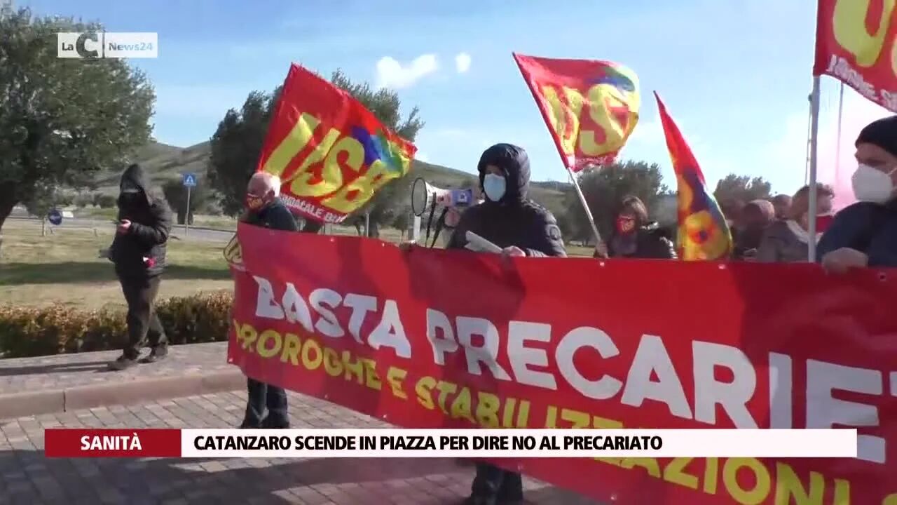 Catanzaro scende in piazza per dire no al precariato