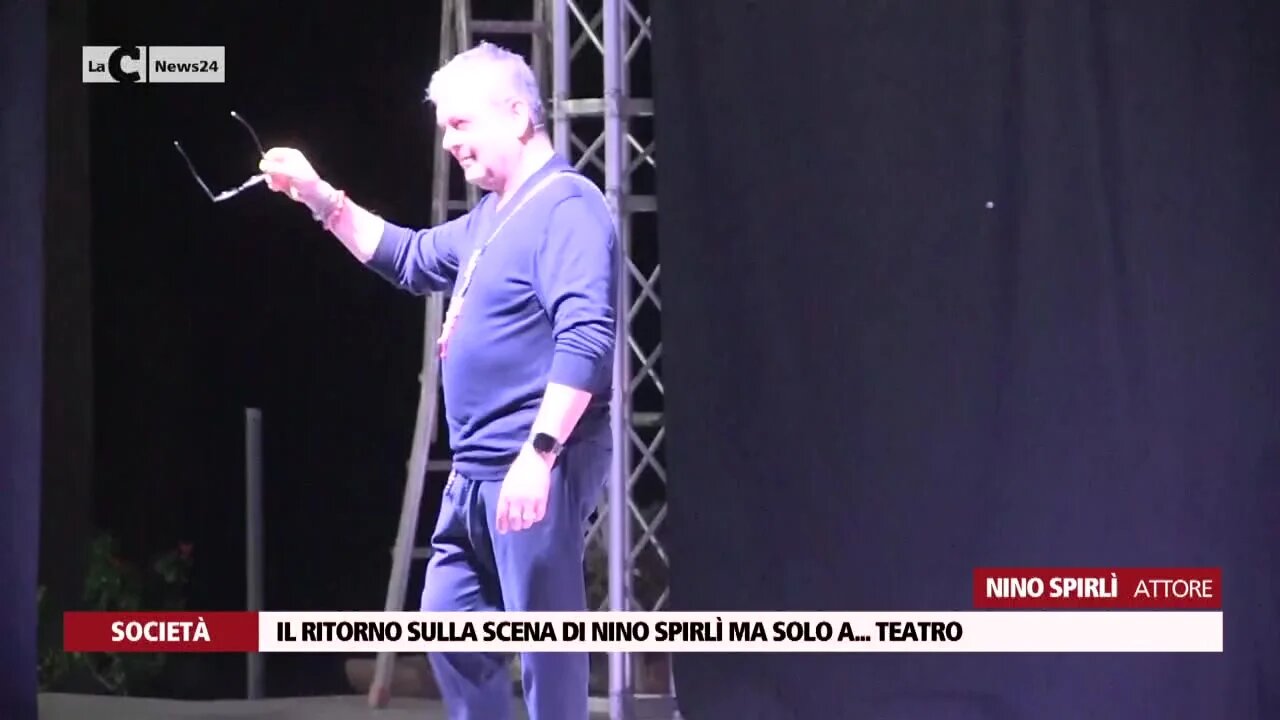 Il ritorno sulla scena di Nino Spirlì ma solo a... teatro