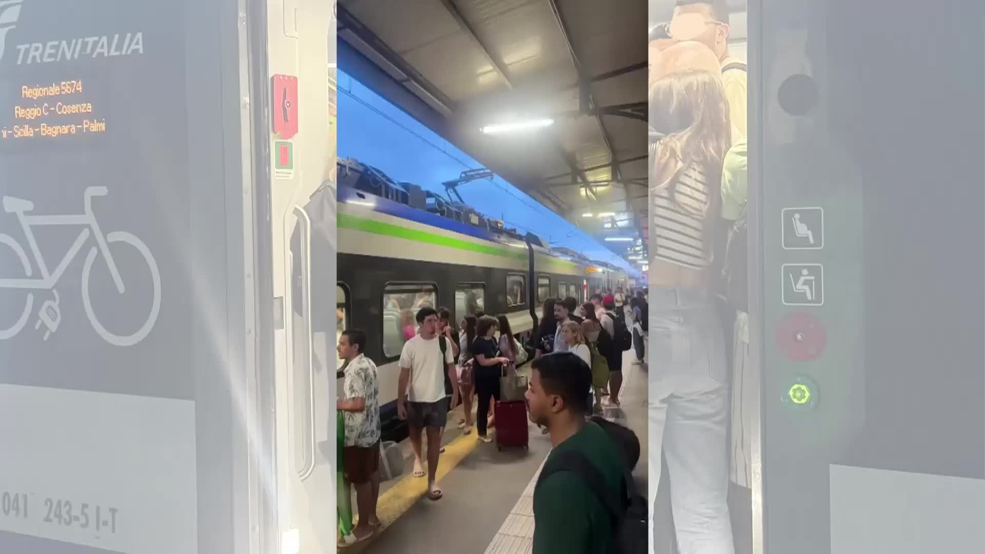 Treno Paola-Cosenza delle 19, viaggiatori stipati come sardine: proteste | VIDEO