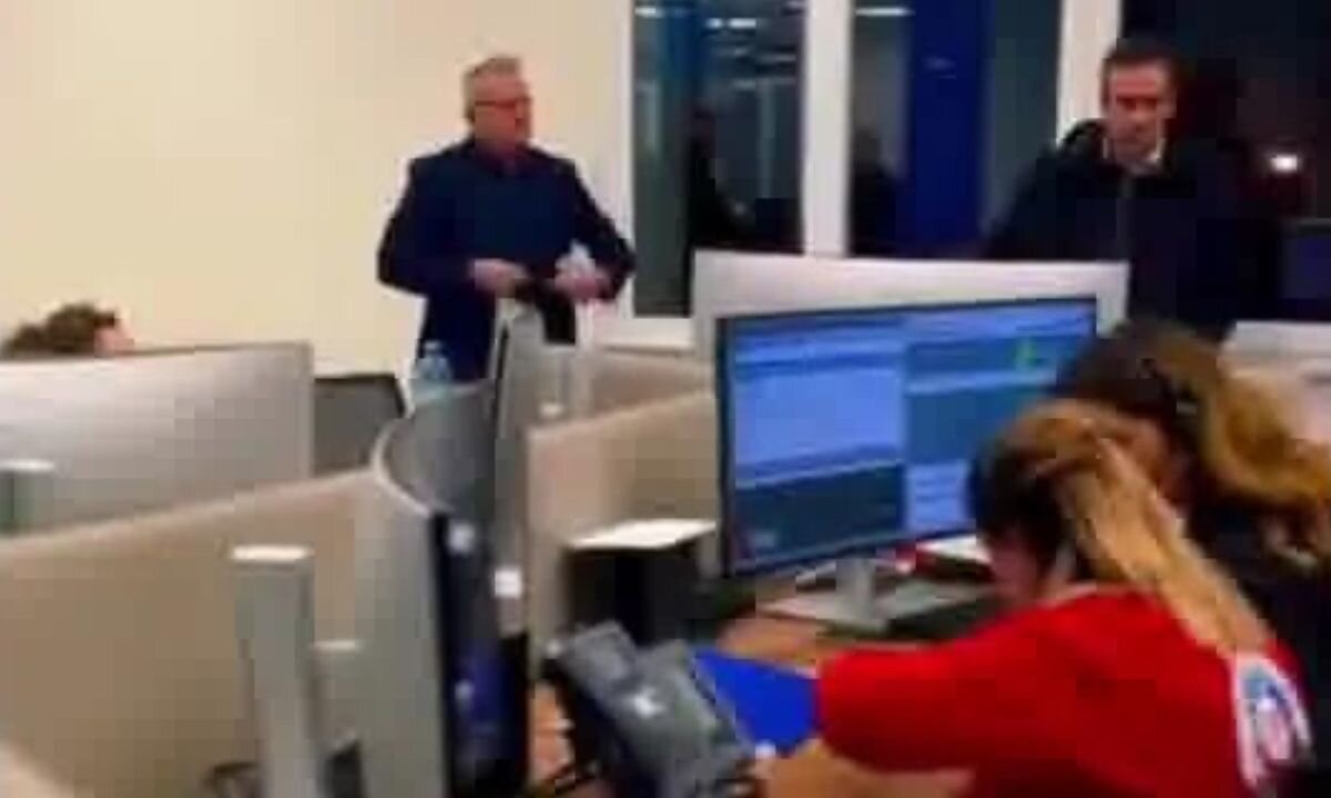 Cosenza, blitz di Roberto Occhiuto nella nuova centrale operativa del 118 | VIDEO