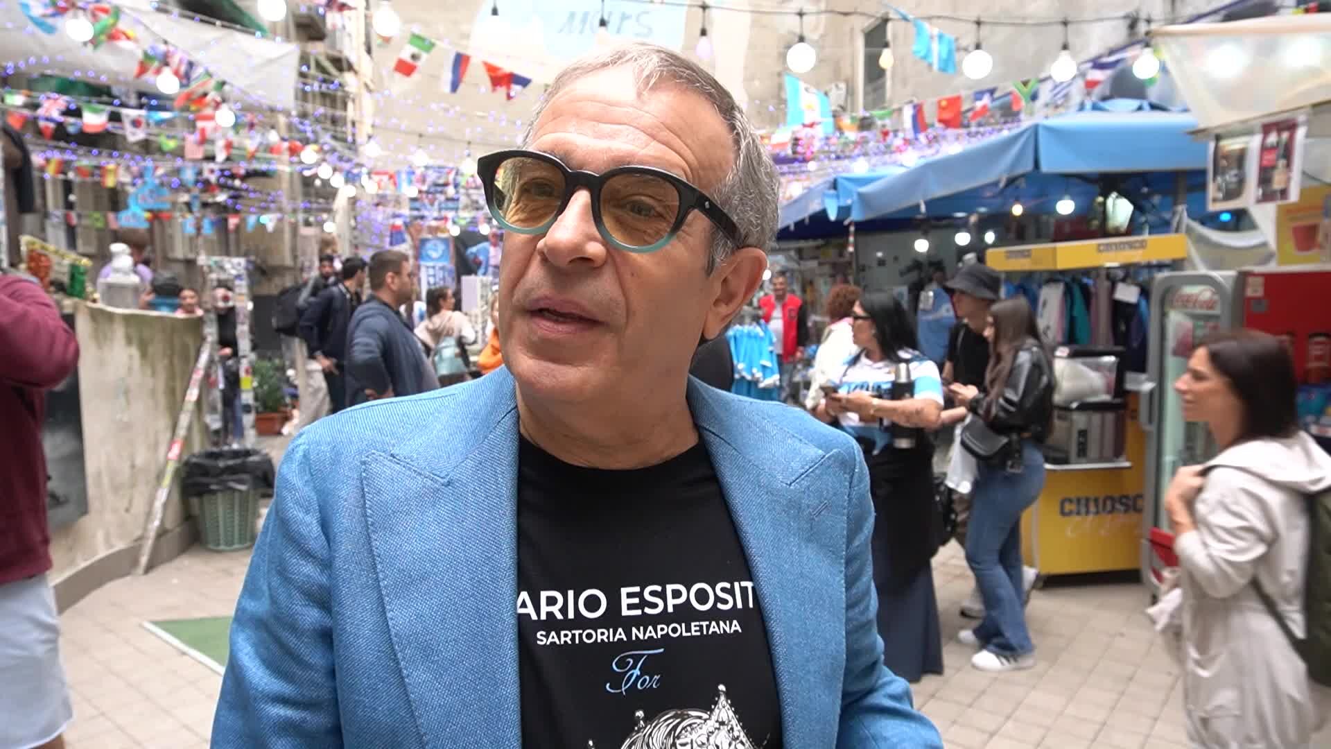 Maradona, nel tempio dei Quartieri Spagnoli c'è posto anche per Tacconi | VIDEO