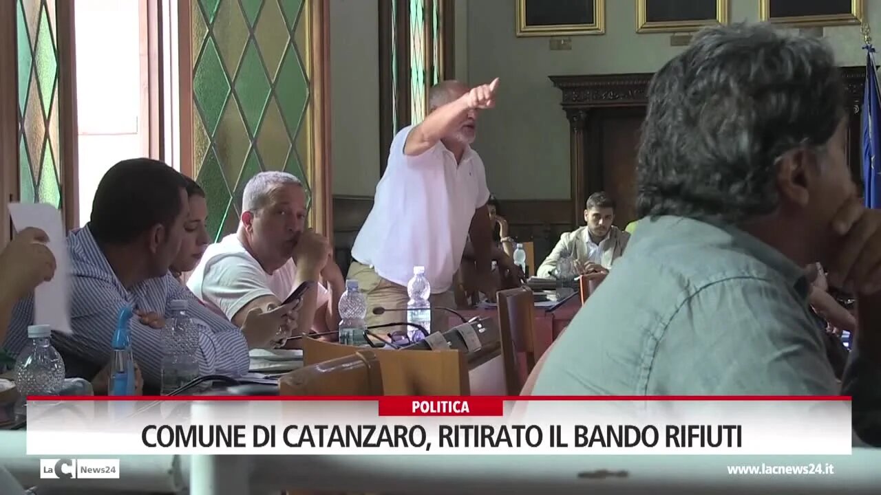 Comune di Catanzaro, ritirato il bando rifiuti