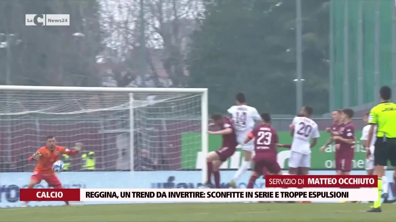 Reggina, un trend da invertire: sconfitte in serie e troppe espulsioni