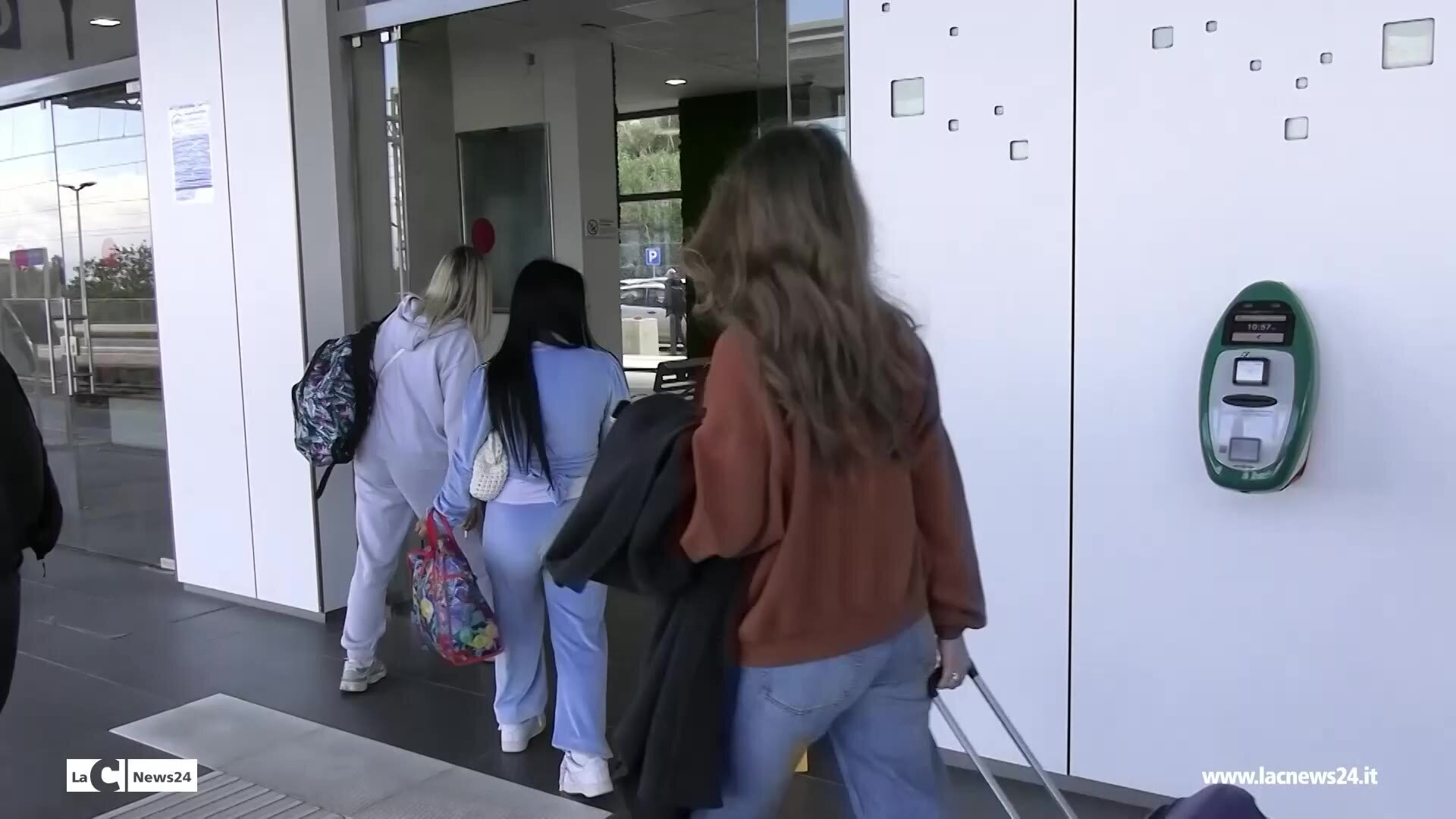 “Prossima stazione Vibo-Pizzo…”, siamo andati a incontrare i fuorisede di ritorno a casa: «Viaggio lungo e costoso» - VIDEO