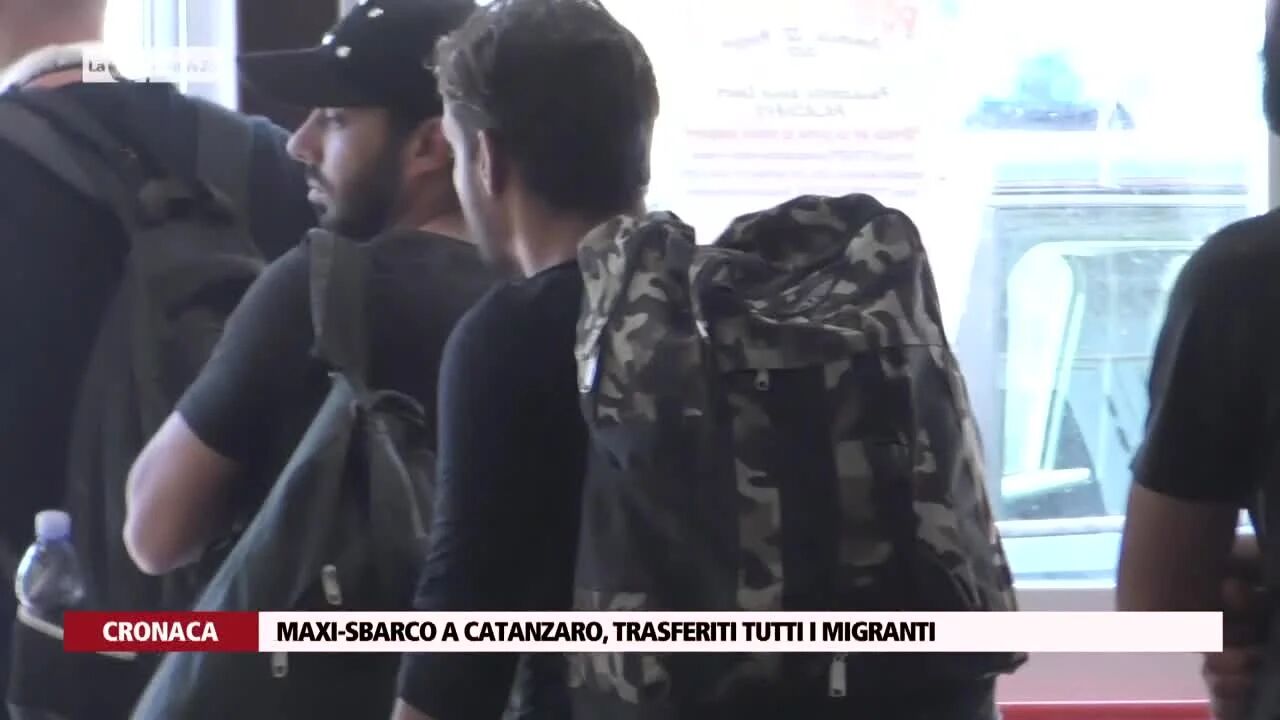 Maxi-sbarco a Catanzaro, trasferiti tutti i migranti