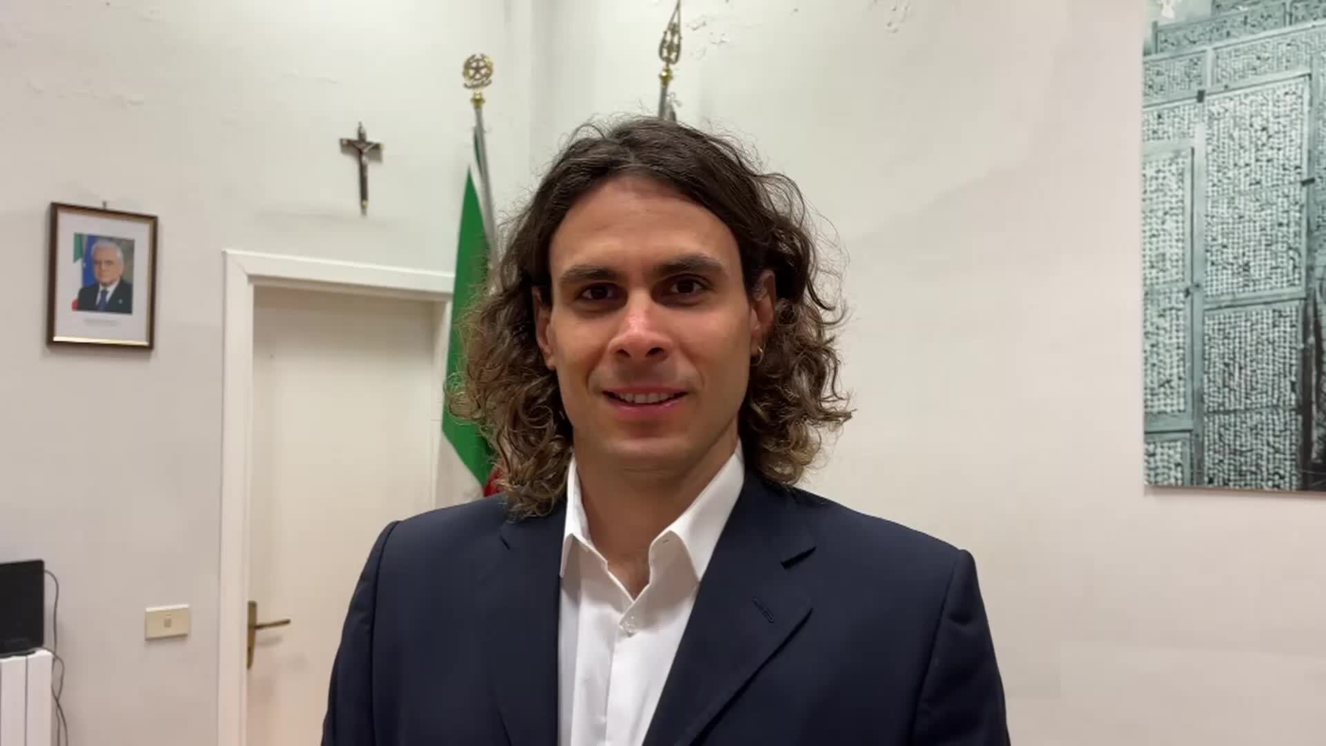 Egor Tropeano trionfa nei 100m rana in acque gelide: un orgoglio per Mendicino - VIDEO