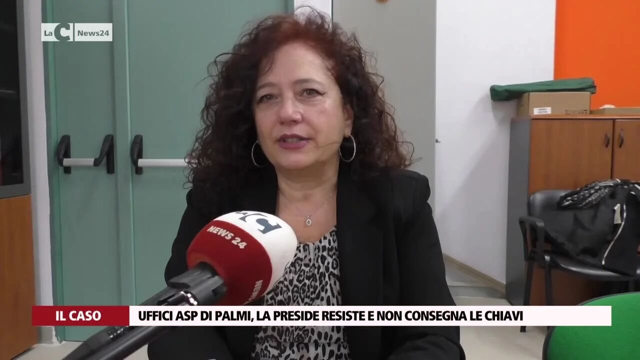 Uffici Asp di Palmi, la preside resiste e non consegna le chiavi