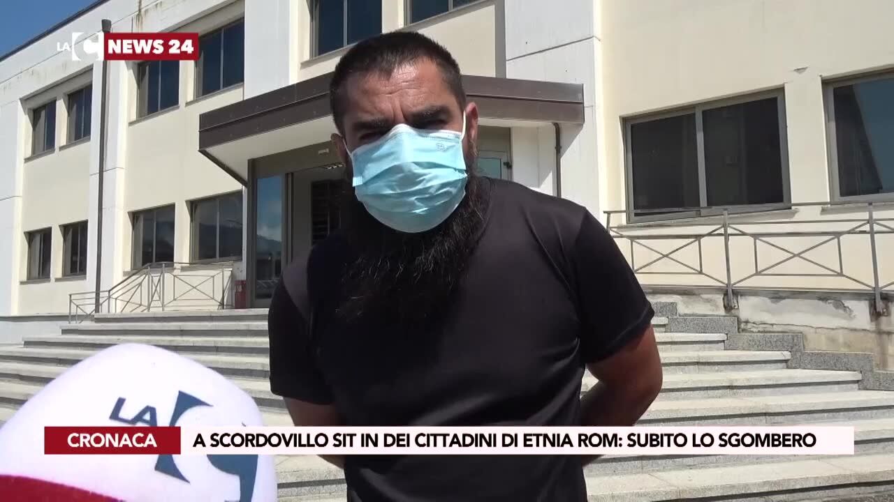A Scordovillo sit in dei cittadini di etnia rom: subito lo sgombero
