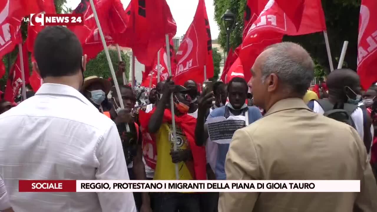 Reggio, protestano i migranti della Piana di Gioia Tauro