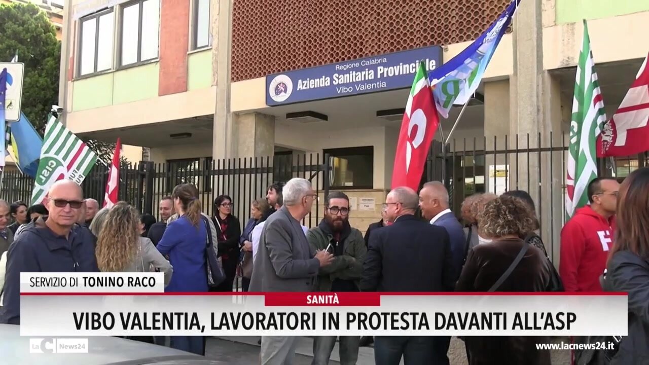 Vibo Valentia, lavoratori in protesta davanti all’Asp