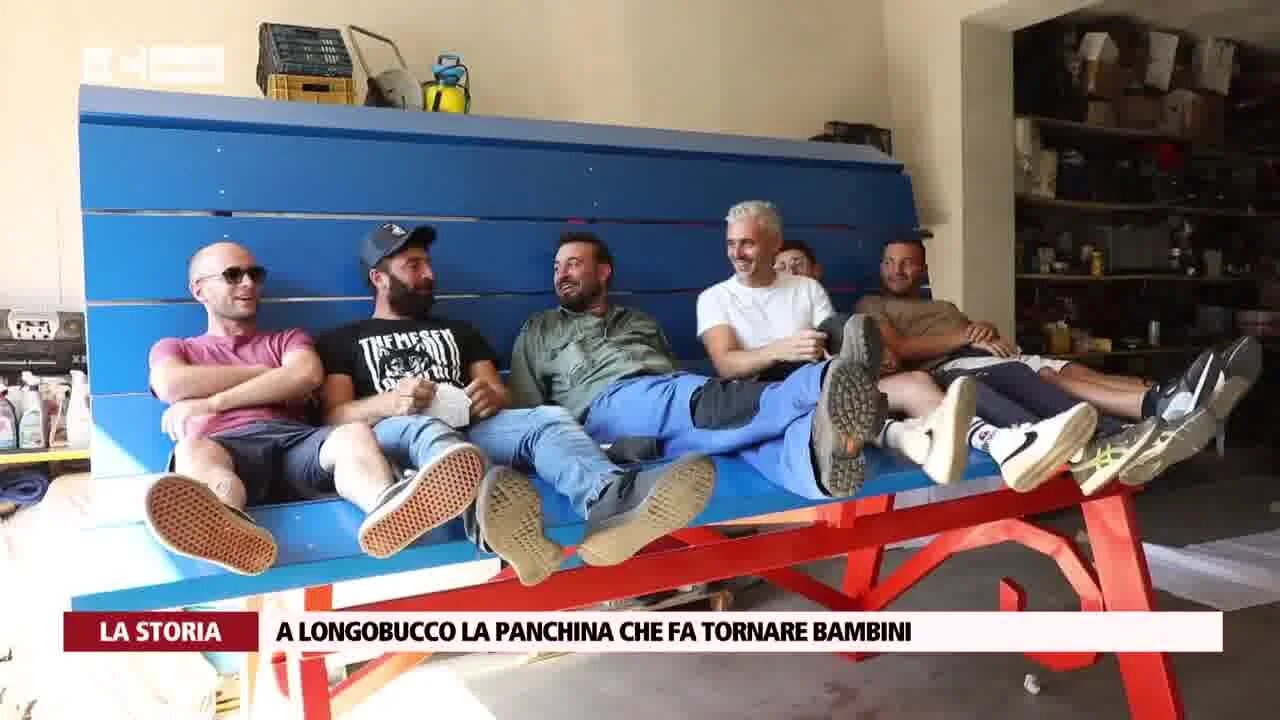 Ritornare bambini ammirando il panorama su una panchina gigante: anche a Longobucco si può