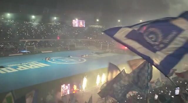 Napoli, la notte Scudetto non finisce mai: ancora feste in città. Ma anche 1 morto e 203 feriti | VIDEO