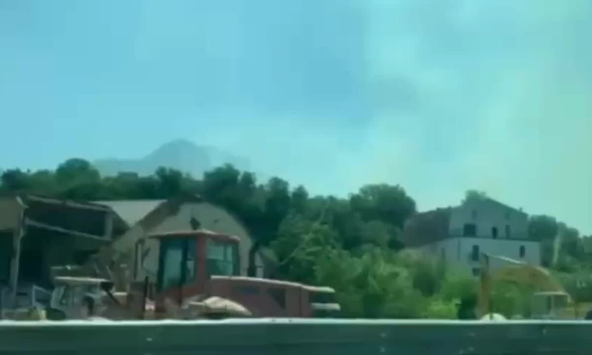Vasto incendio sulle colline di Paola | VIDEO