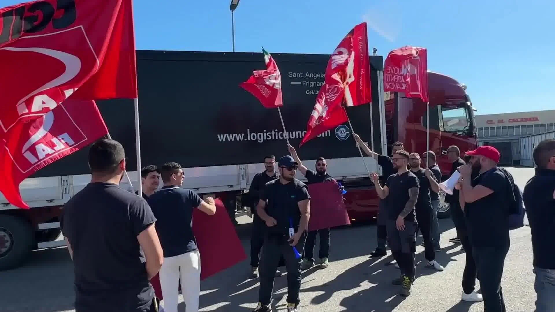 Corigliano Rossano, lavoratore licenziato perché corso a casa dal figlio che stava male | VIDEO