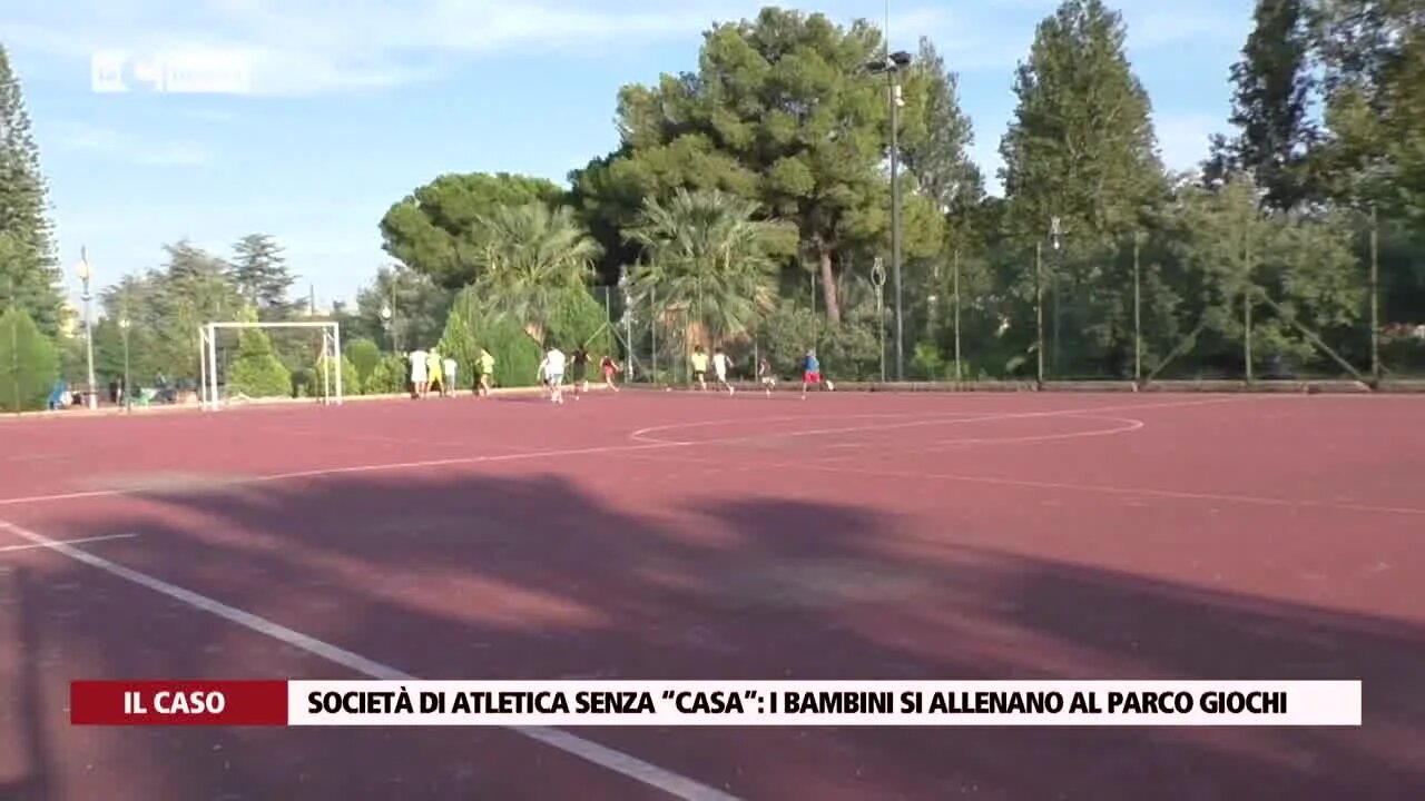 Società di atletica senza “casa”: i bambini si allenano al parco giochi