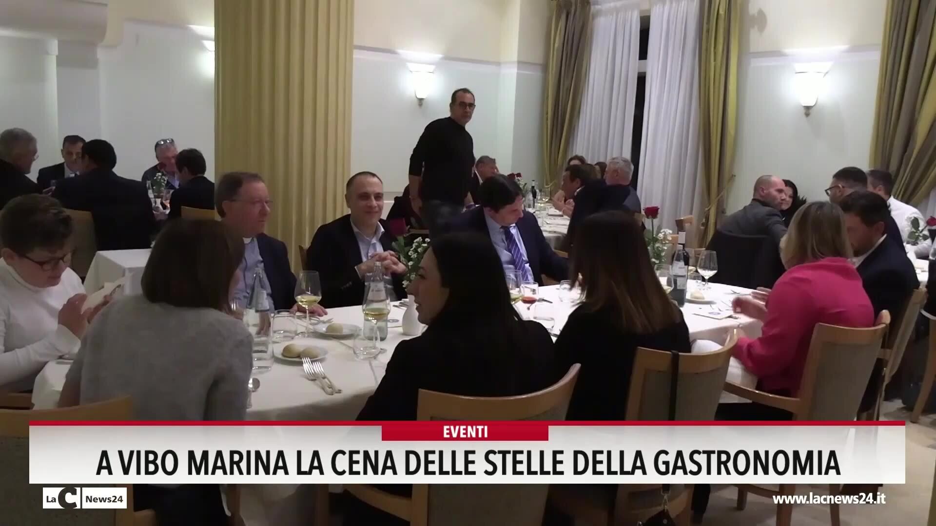 Gli chef stellati brillano a Vibo Marina: piatti da star nella cena di Natale dell’associazione fondata da Gualtiero Marchesi - VIDEO