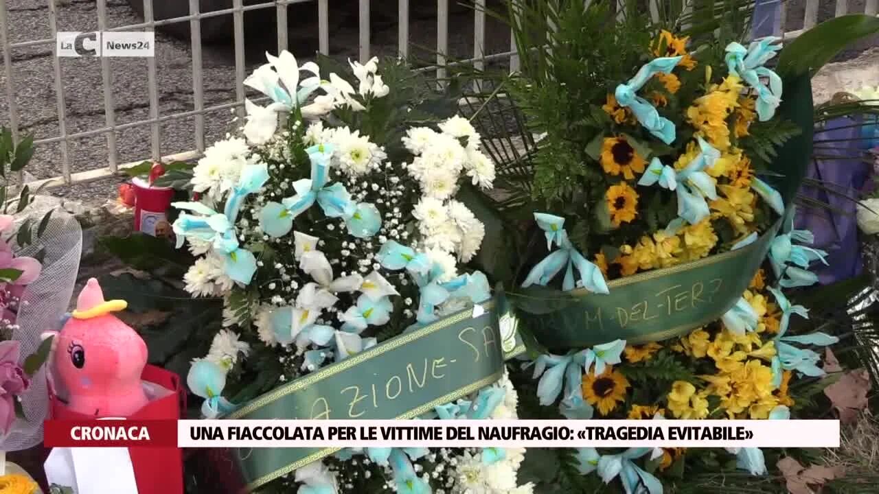 Una fiaccolata per le vittime del naufragio: «Tragedia evitabile»