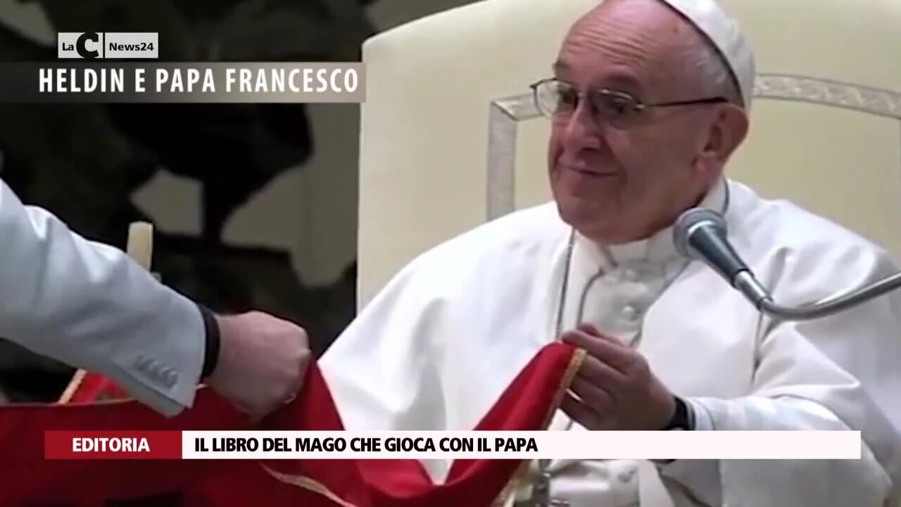 Il libro del mago che gioca con il Papa