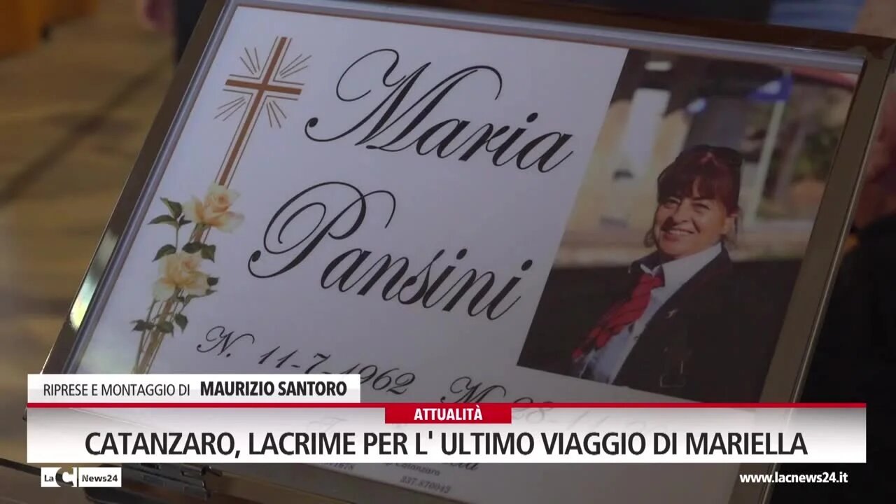 Catanzaro, lacrime per l' ultimo viaggio di Mariella