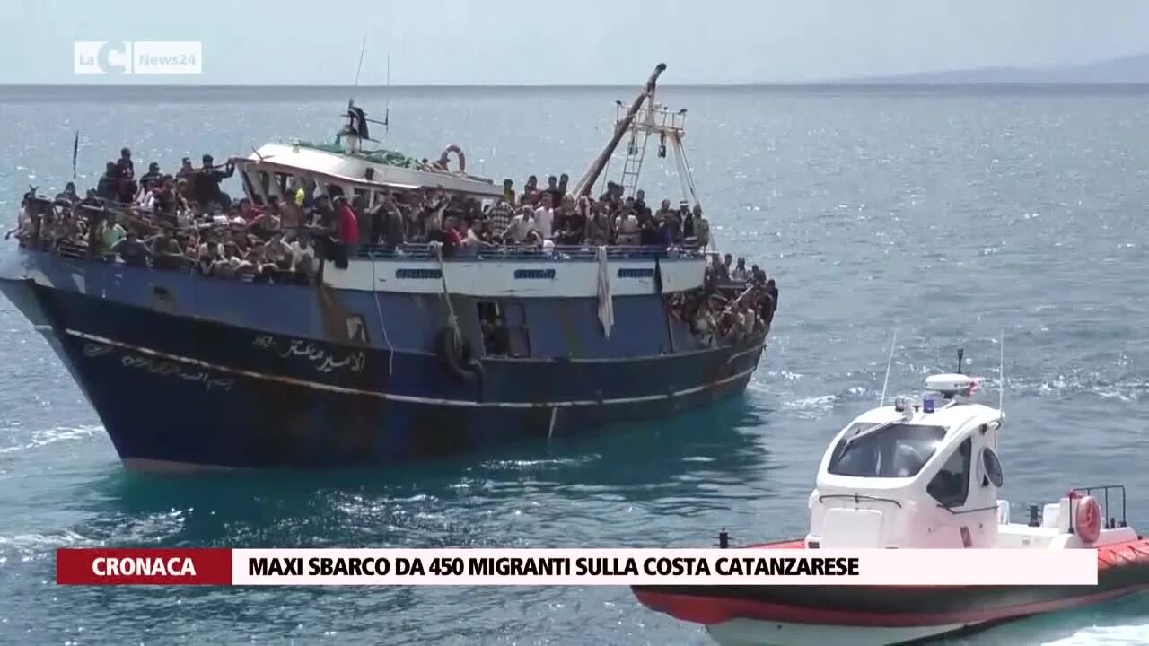 Maxi sbarco da 450 migranti sulla costa catanzarese