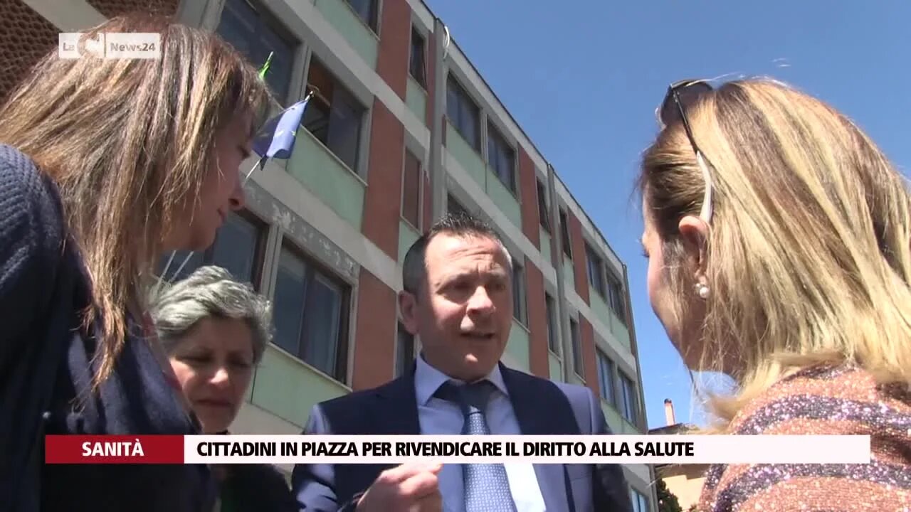 Cittadini in piazza per rivendicare il diritto alla salute