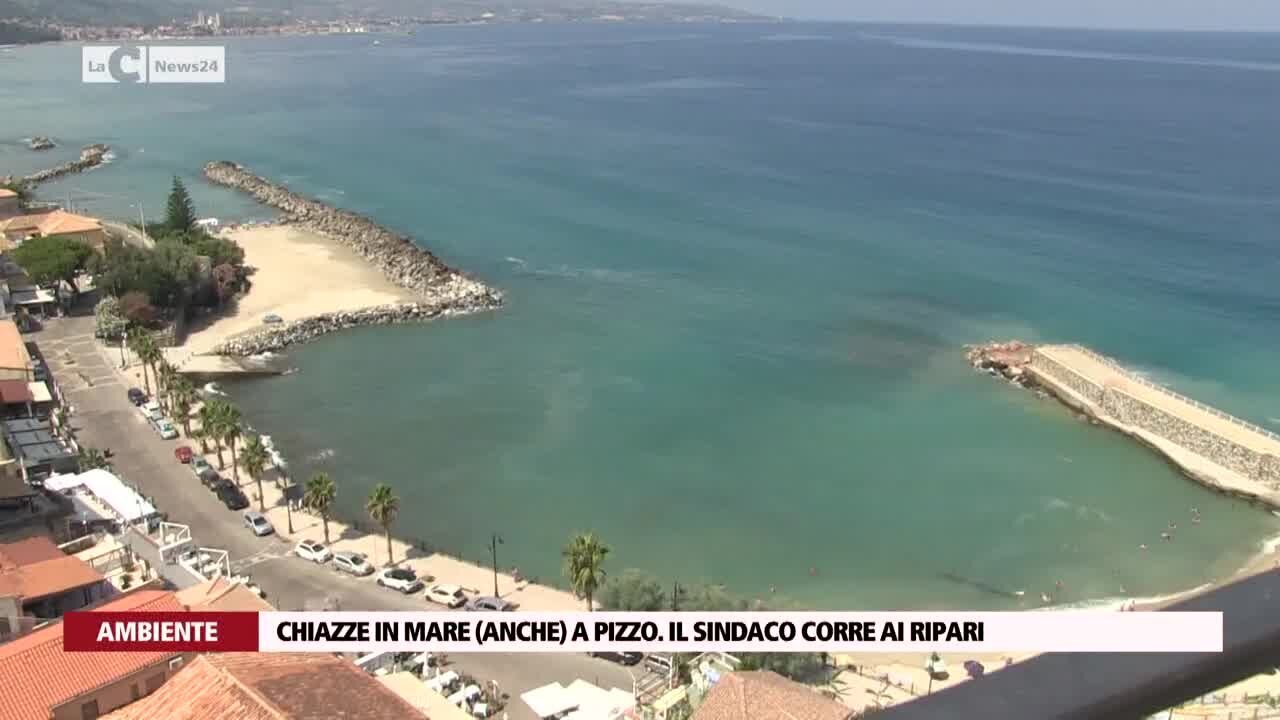 Chiazze in mare (anche) a Pizzo. Il sindaco corre ai ripari