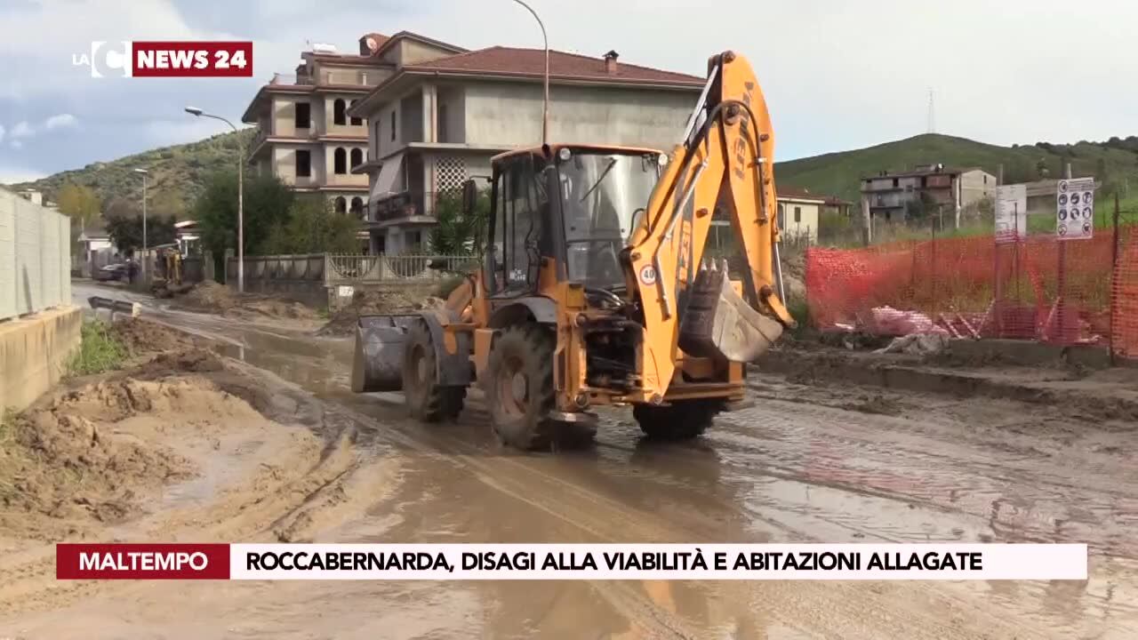 Roccabernarda, disagi alla viabilità e abitazioni allagate