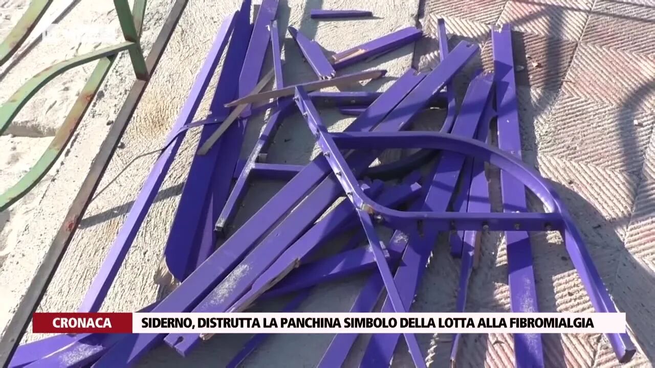 Siderno, distrutta la panchina simbolo della lotta alla fibromialgia