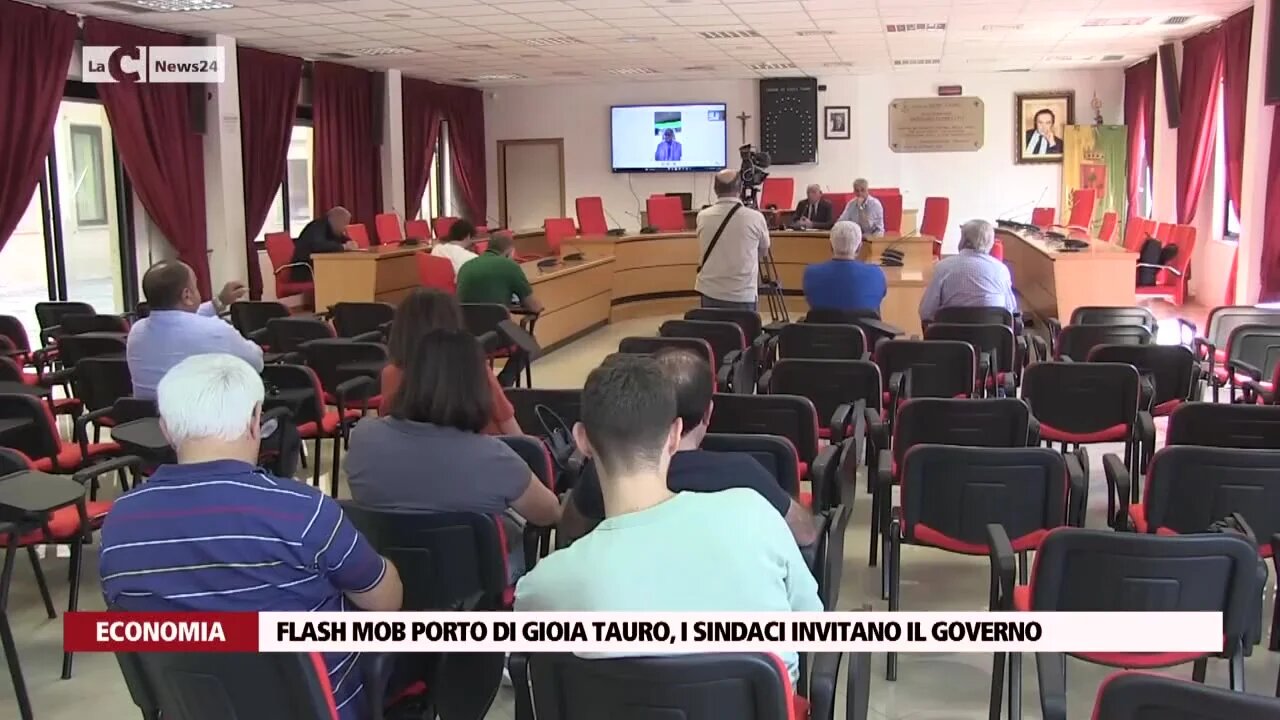 Flash mob porto di Gioia Tauro, i sindaci invitano il Governo