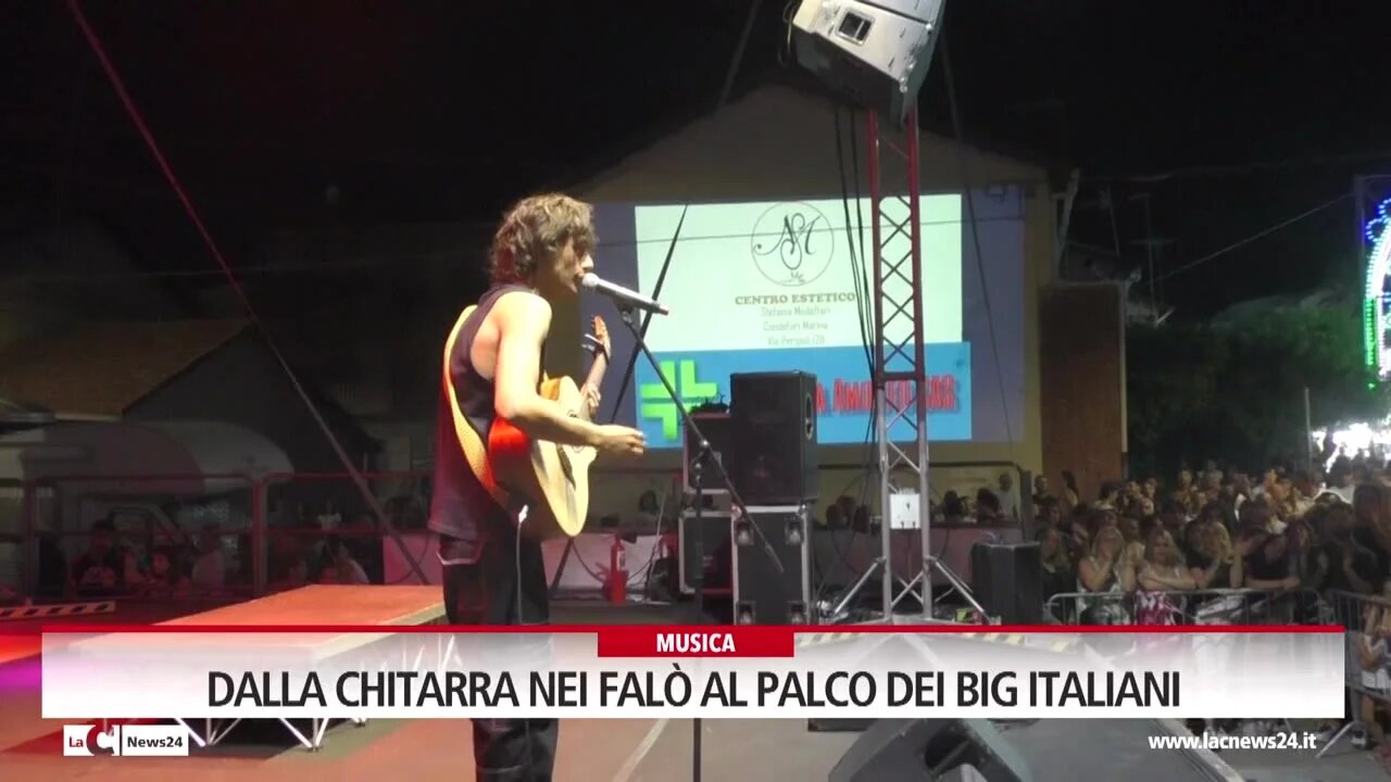 Dalla chitarra nei falò al palco dei big italiani