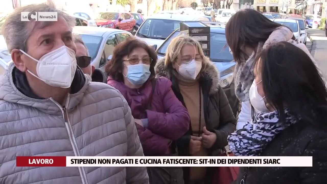 Stipendi non pagati e cucina fatiscente: sit-in dei dipendenti Siarc